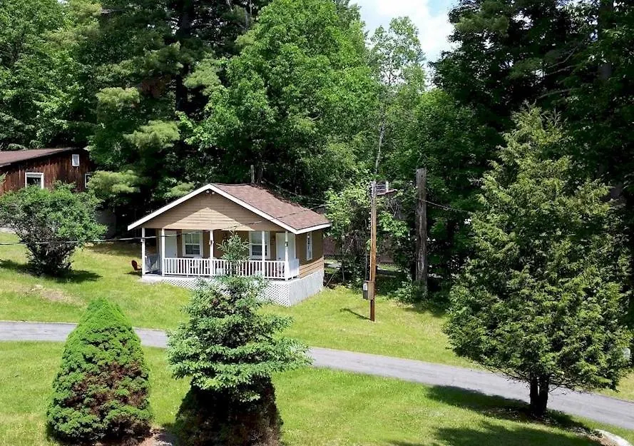 4 Couple Hotels in the Adirondack Mountains Worth Booking